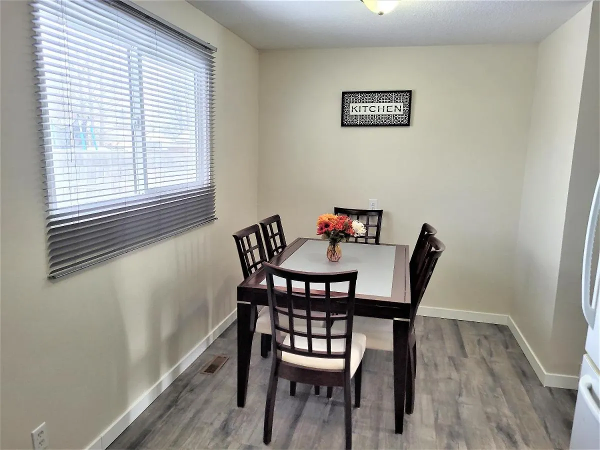 וויניפג Cozy 4 Bedroom Townhouse - Peaceful Feel Of Home קנדה