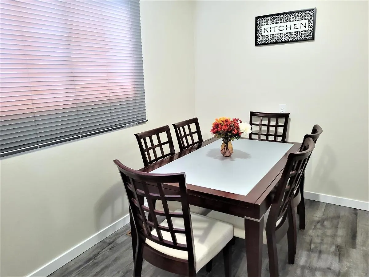 וויניפג Cozy 4 Bedroom Townhouse - Peaceful Feel Of Home דירה